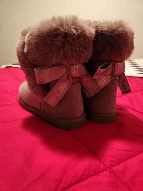 Juicy Couture Soft Gray 🩶 Fur-Trim Ankle Booties with Logo Ribbon